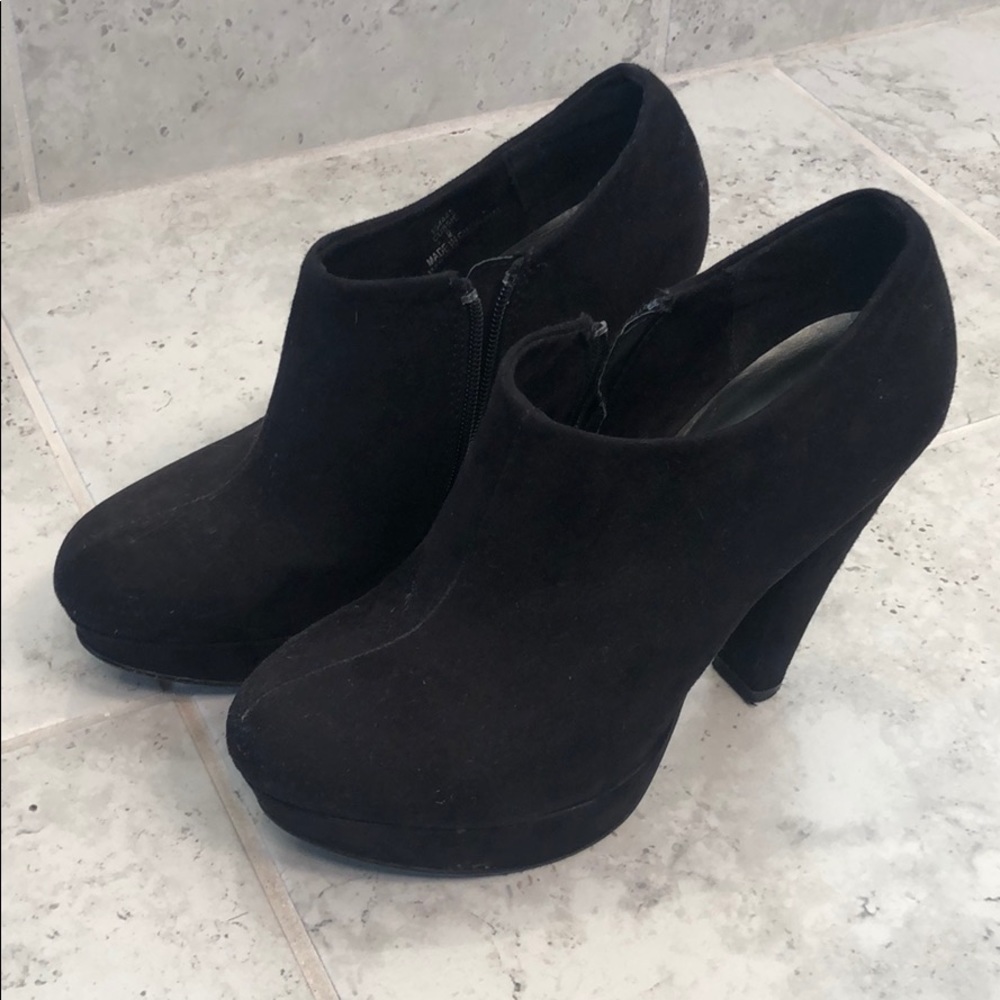 Black platform heel ankle bootie